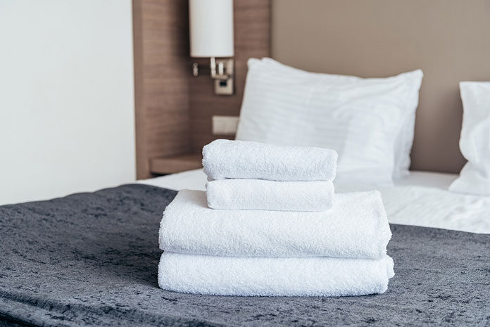 8321 Logo hotelu na ręcznikach dla gości
