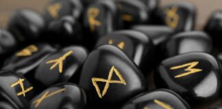 Amulety runiczne – czym są i jakie znajdują zastosowanie? Amulety runiczne - czym są i jakie znajdują zastosowanie
